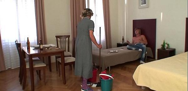  He fuck cleaning mature woman after hangover